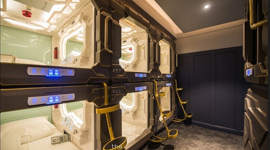 Stacked capsule berths in a central Sydney floorplate